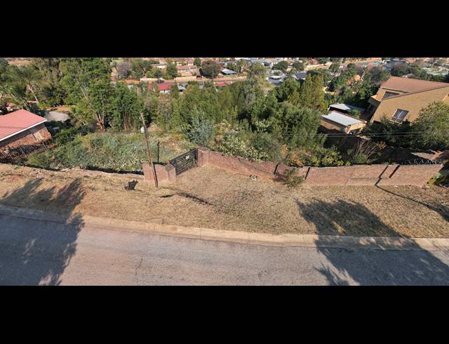 2,073M² VACANT LAND FOR SALE IN ROODEKRANS